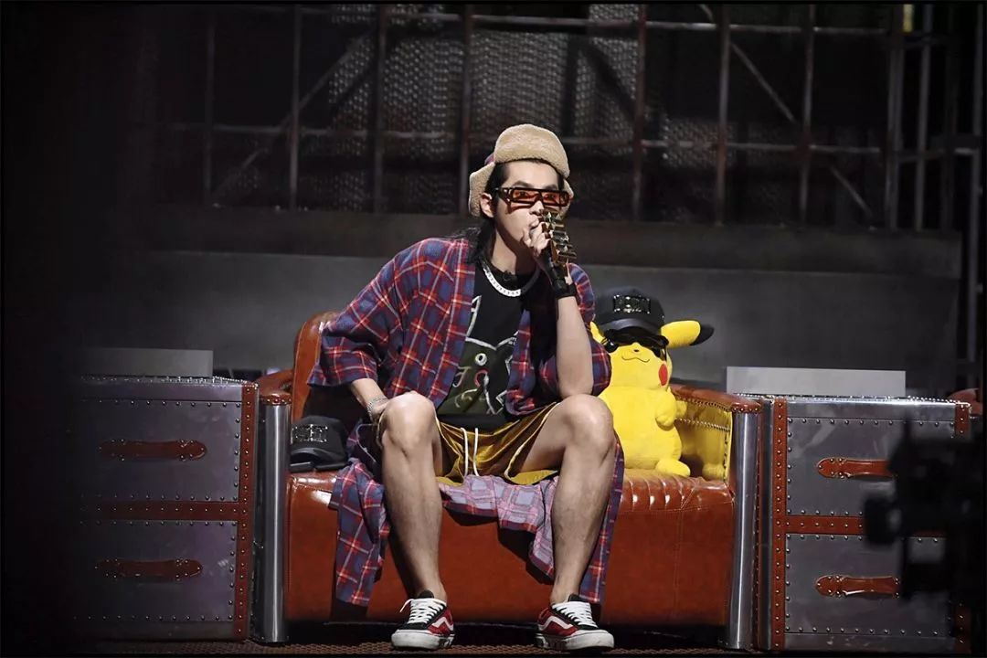 暗黑小萝莉和加拿大p王到底谁更厉害?_吴亦凡