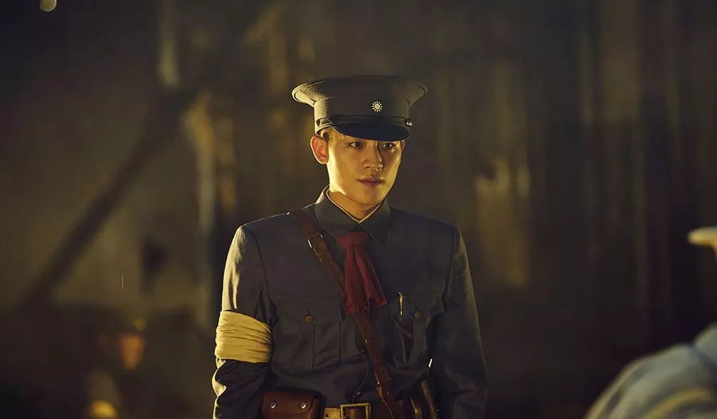 《建军大业》里的刘昊然饰演了粟裕将军,演绎出一个一个热血沸腾的
