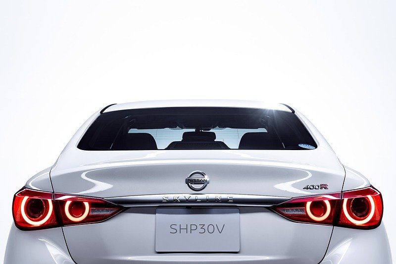 所以日产这次将400r的车名再度冠上已经脱离gt-r的skyline车系,是要将