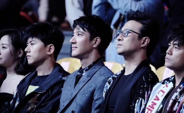 王力宏被质疑情商低他的华歌榜斩获三奖和张杰同台颜值担当