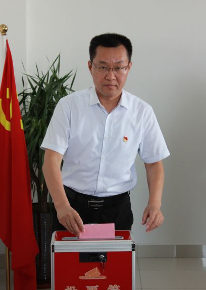 人,候选委员名单,以无记名投票差额选举的方式选举张国光等5名同志为