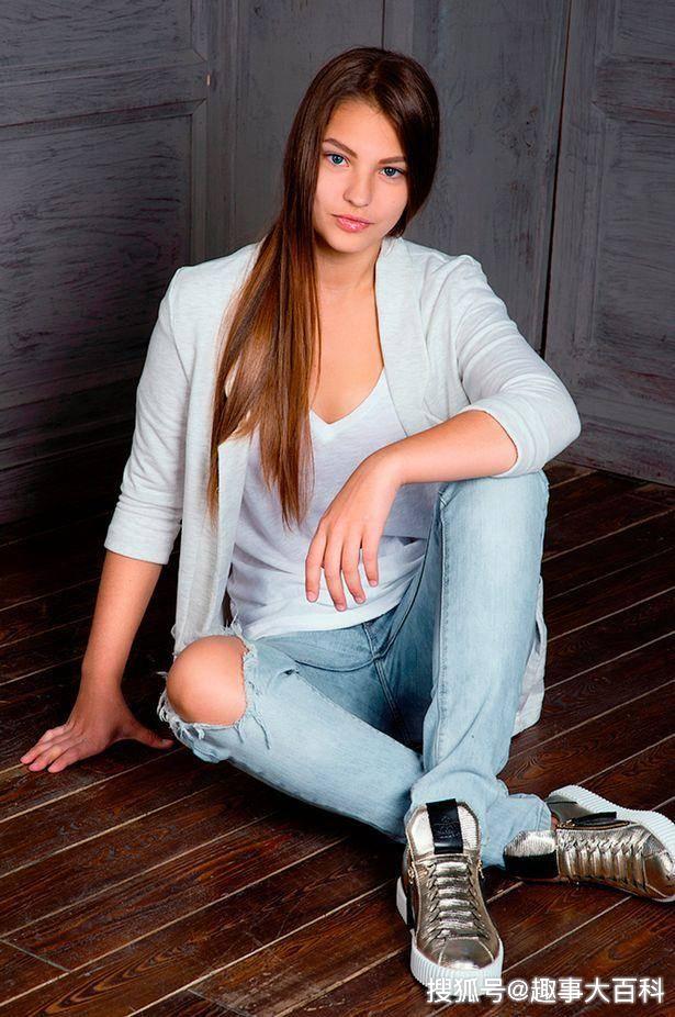 16岁的索菲亚·兰沙科娃曾做过模特,还参加过选美比赛