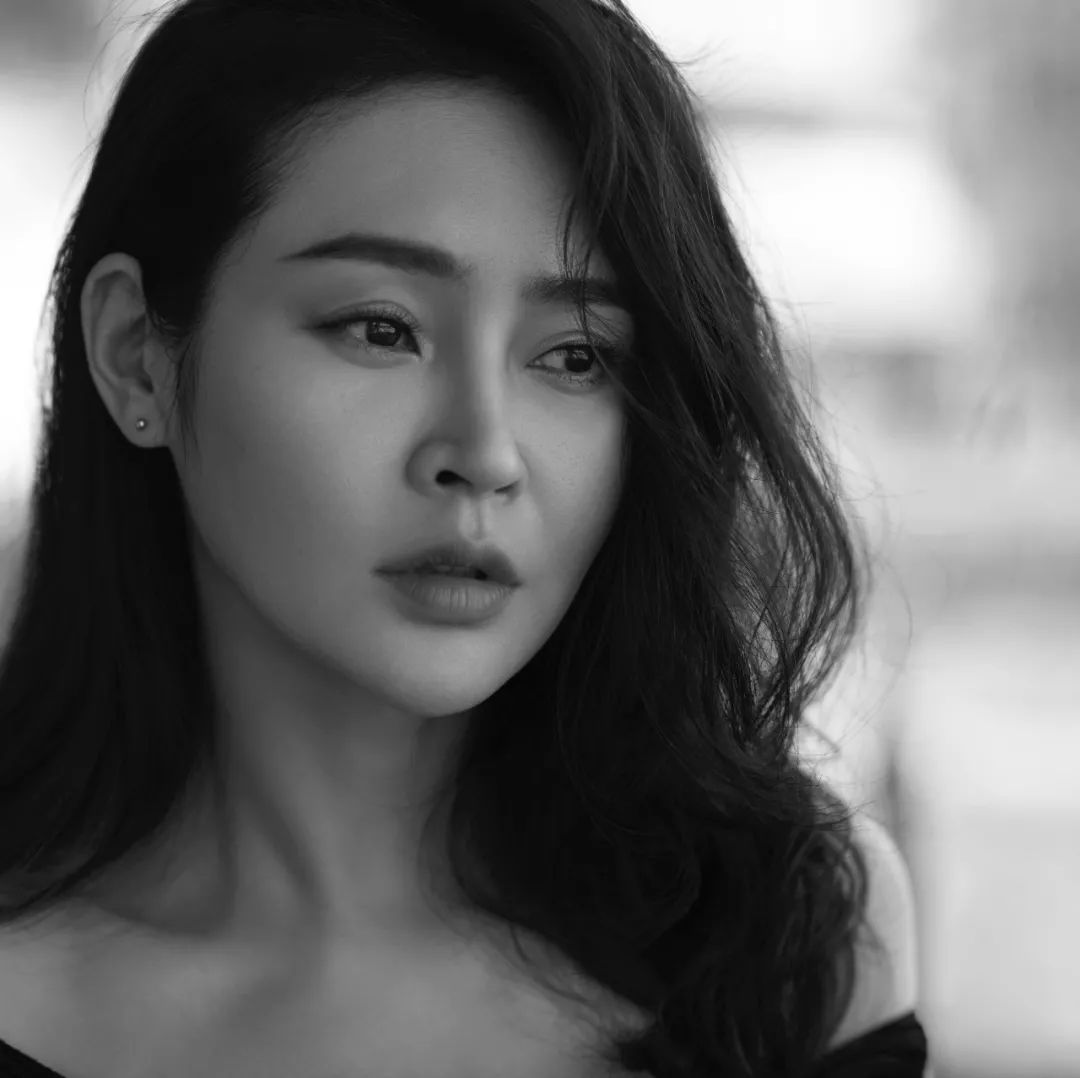 王鹤润| 青年演员毕业于中国传媒大学文艺编导专业.