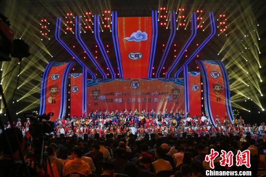 拉萨雪顿节正式启幕 数千民众畅享文艺演出_开幕式