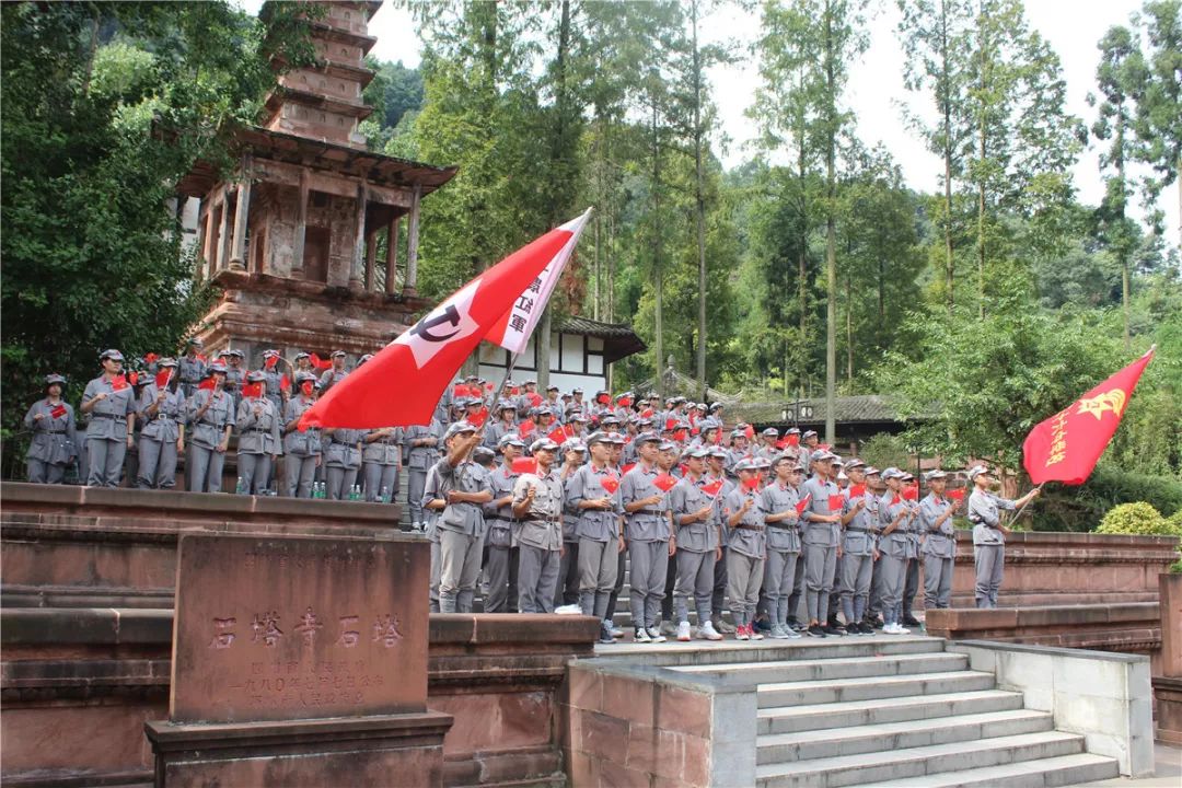 接受愛國主義教育: 聆聽英模報告,重走長征路,體驗軍營生活_革命