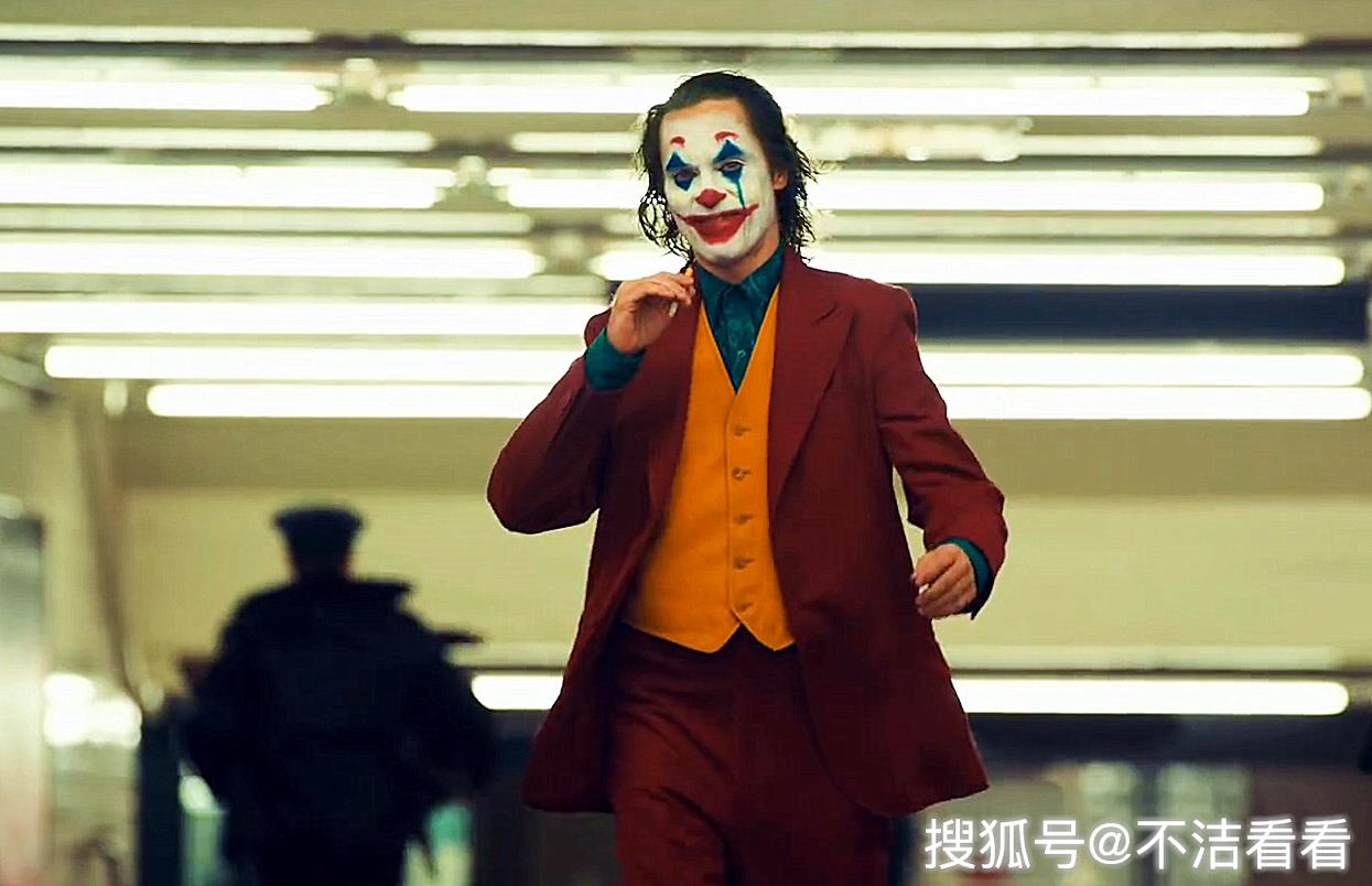 为了拍《小丑》,杰昆菲尼克斯付出太多,你看他瘦了多少斤