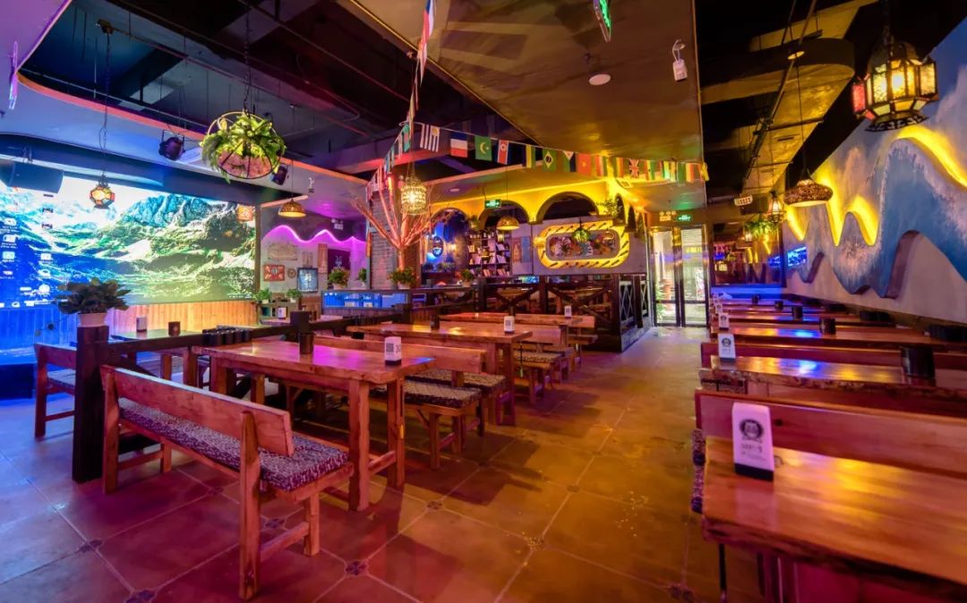 啤酒免费喝连续一个月厦门这家网红小酒馆来了就想high到凌晨