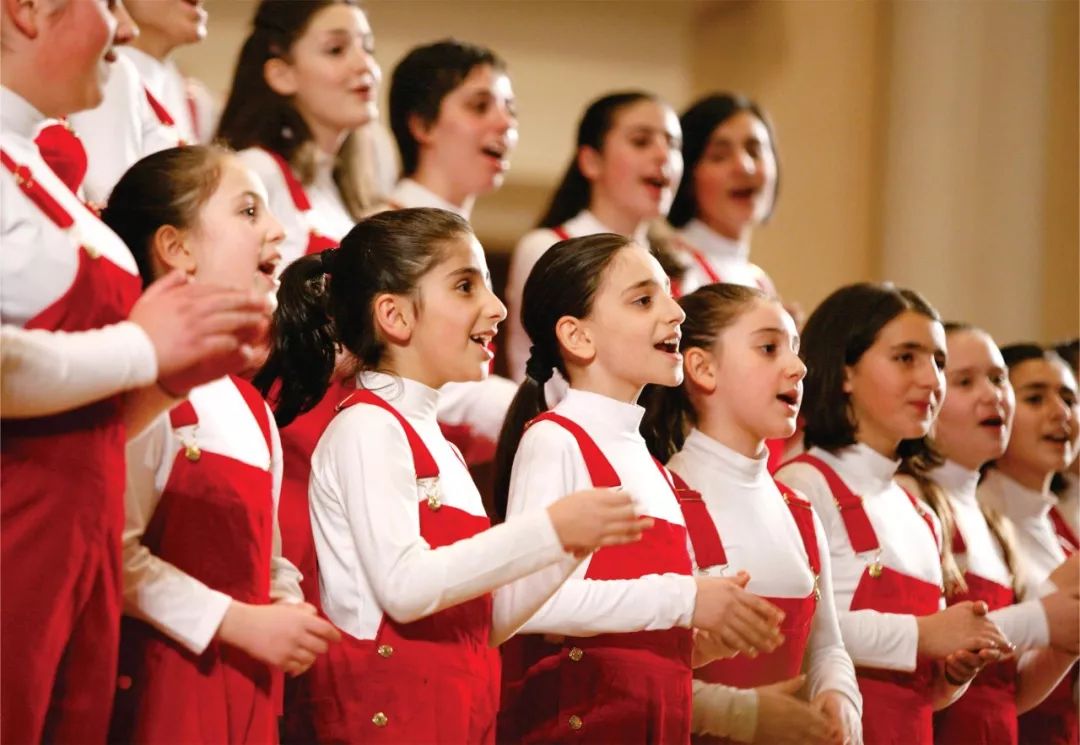 童声合唱雪绒花宛若天籁爱孩子就该从小让他进入合唱团