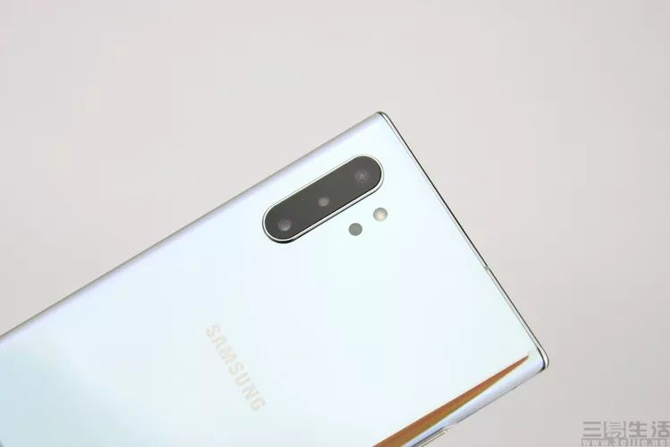 更懂娱乐的新机皇 三星galaxy note10  5g评测_屏幕