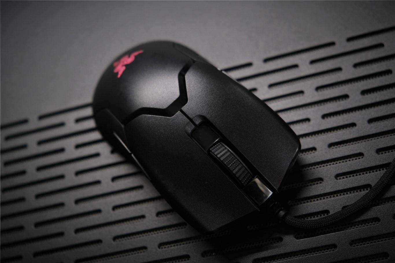 这个鼠标有个色色的名字雷蛇razer毒蝰69蛇鼠标