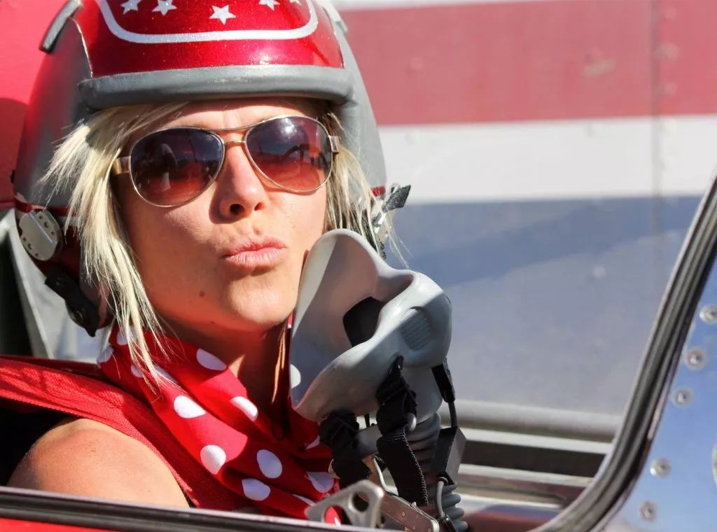 又一位追逐速度与激情的车手离开了火箭女神杰西库布斯