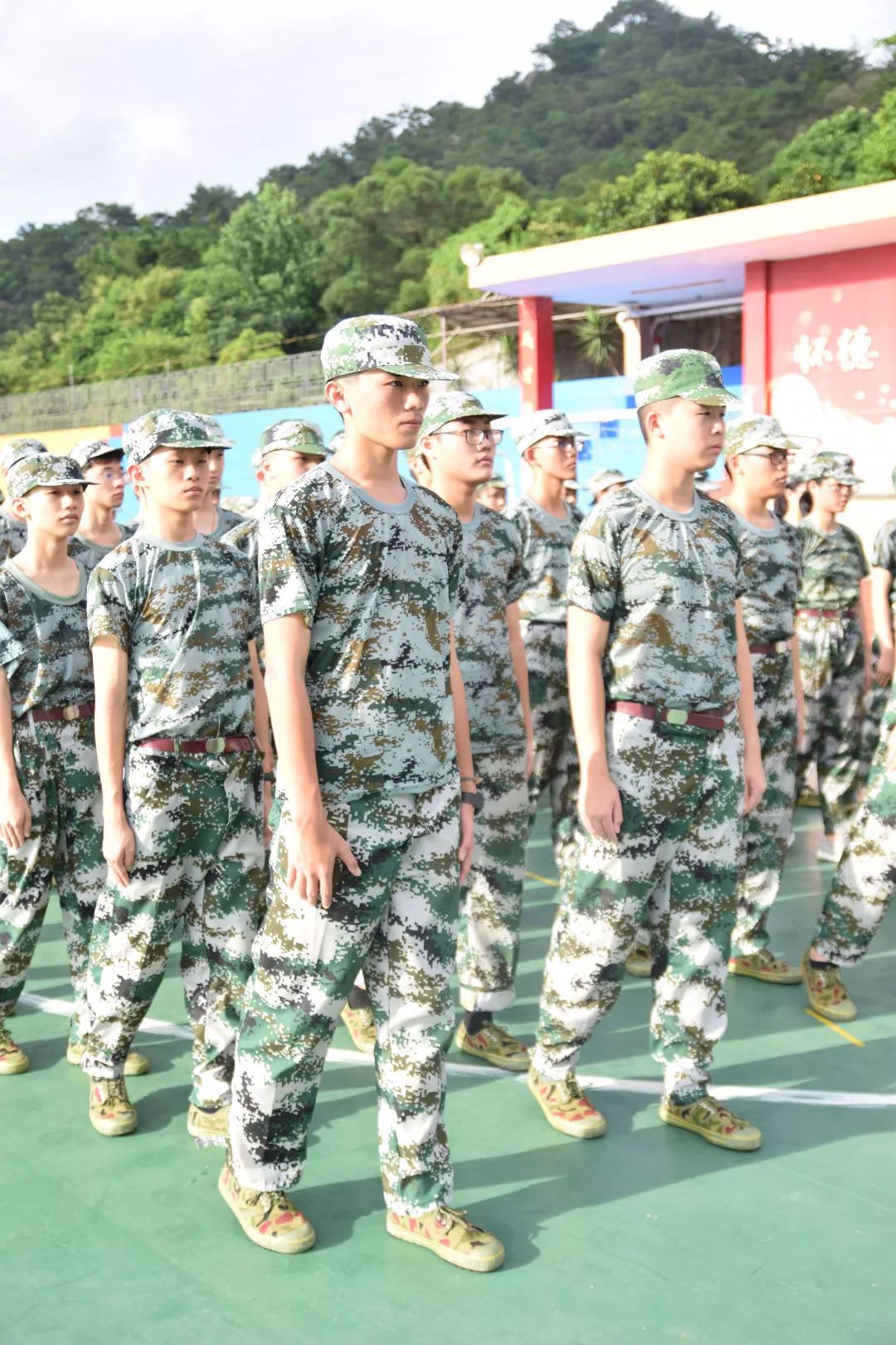 部队的首长,教官,潮阳实验学校郑益烽董事