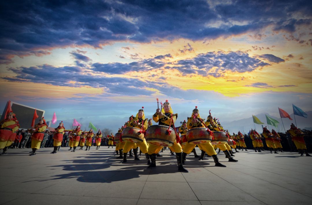 威风锣鼓演奏起来气势磅礴,威武雄壮如今威风锣鼓早已成为一种表达