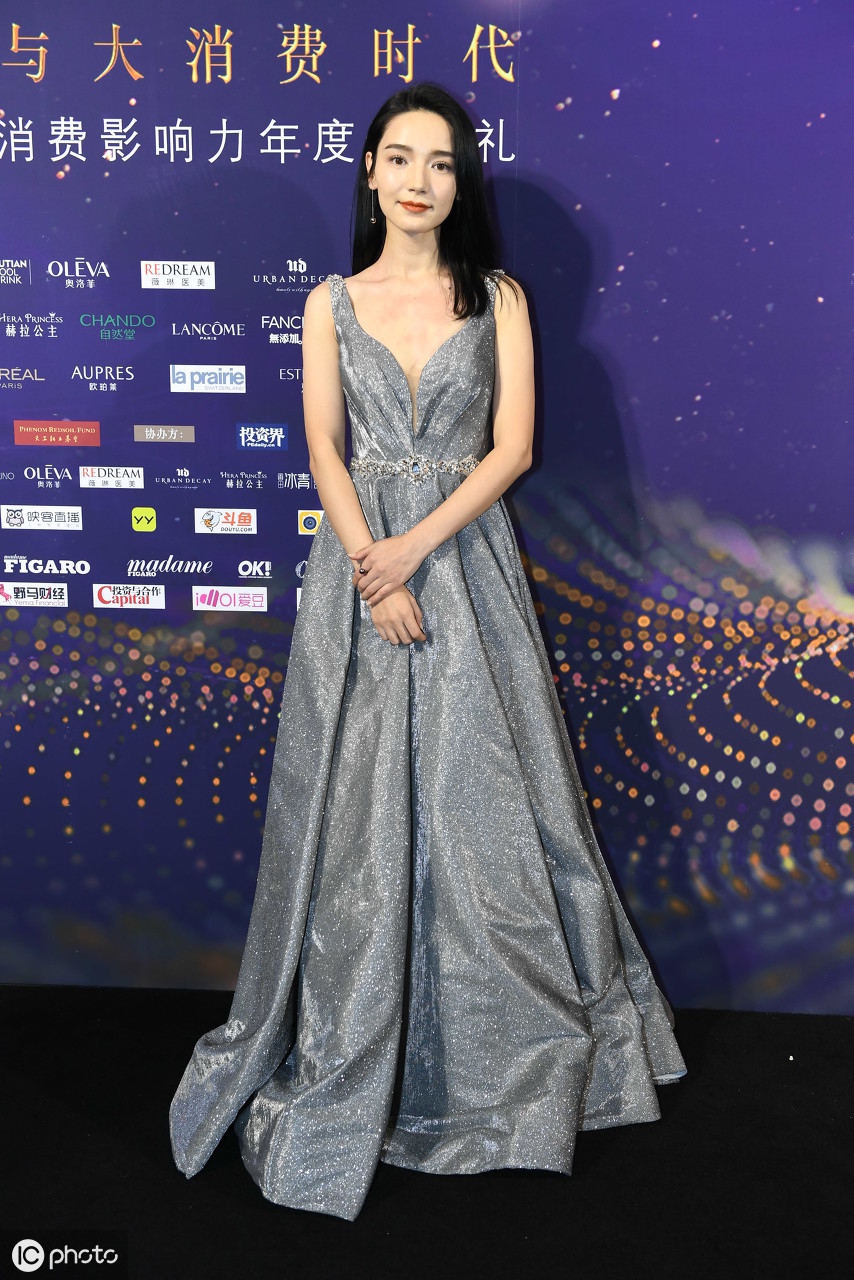 女星代斯最后一张妆容清爽好好看