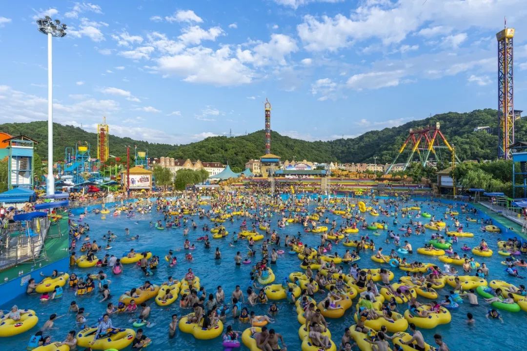 在音浪中疯狂摇摆,来一场水上蹦迪狂欢!