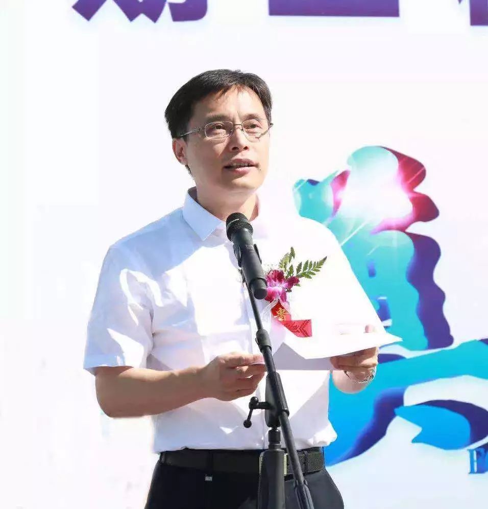 马铁山,六建公司党委副书记,总经理陈连义等领导共同为工程培土奠基