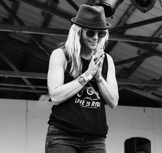 昔日故友表示jessi是他见过的最无所畏惧的人,"我甚至不能说她是最