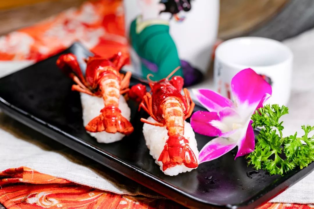 深圳惊现小龙虾寿司还有臭臭寿司和半价一起来了