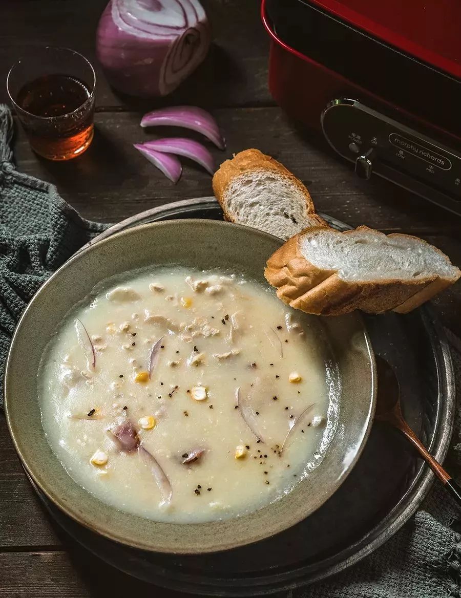 奶油蘑菇汤配法棍图片