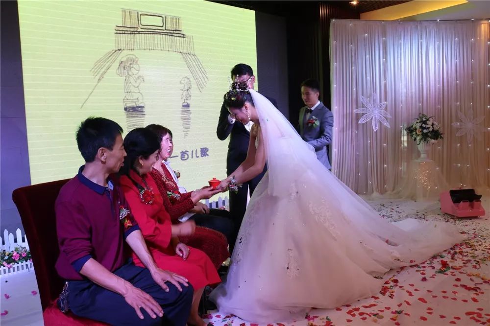 大型团体会议接待接新娘举办婚礼宫中周末火爆啦