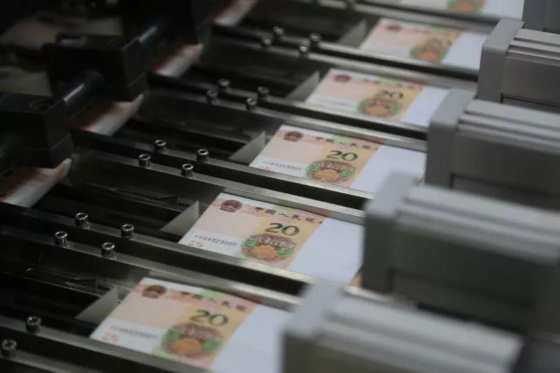 走进印钞厂看新版人民币是如何印制出来的