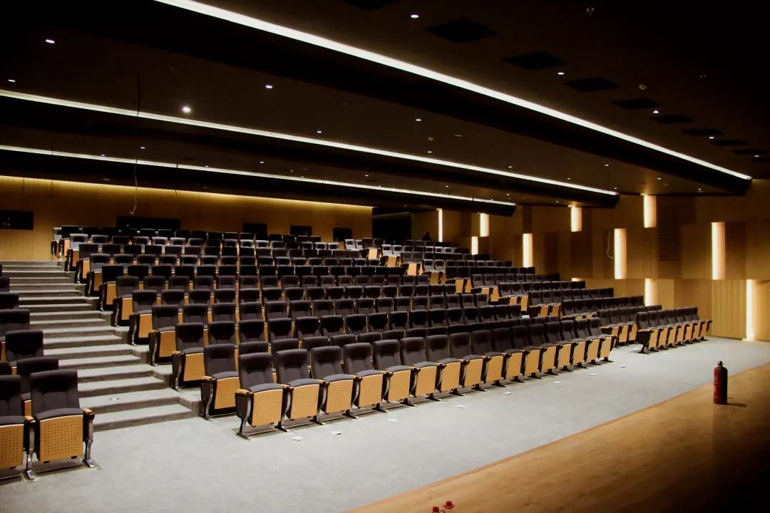 552㎡ 多功能报告厅智能化设备:入口门禁的人脸识别24小时自助借还机