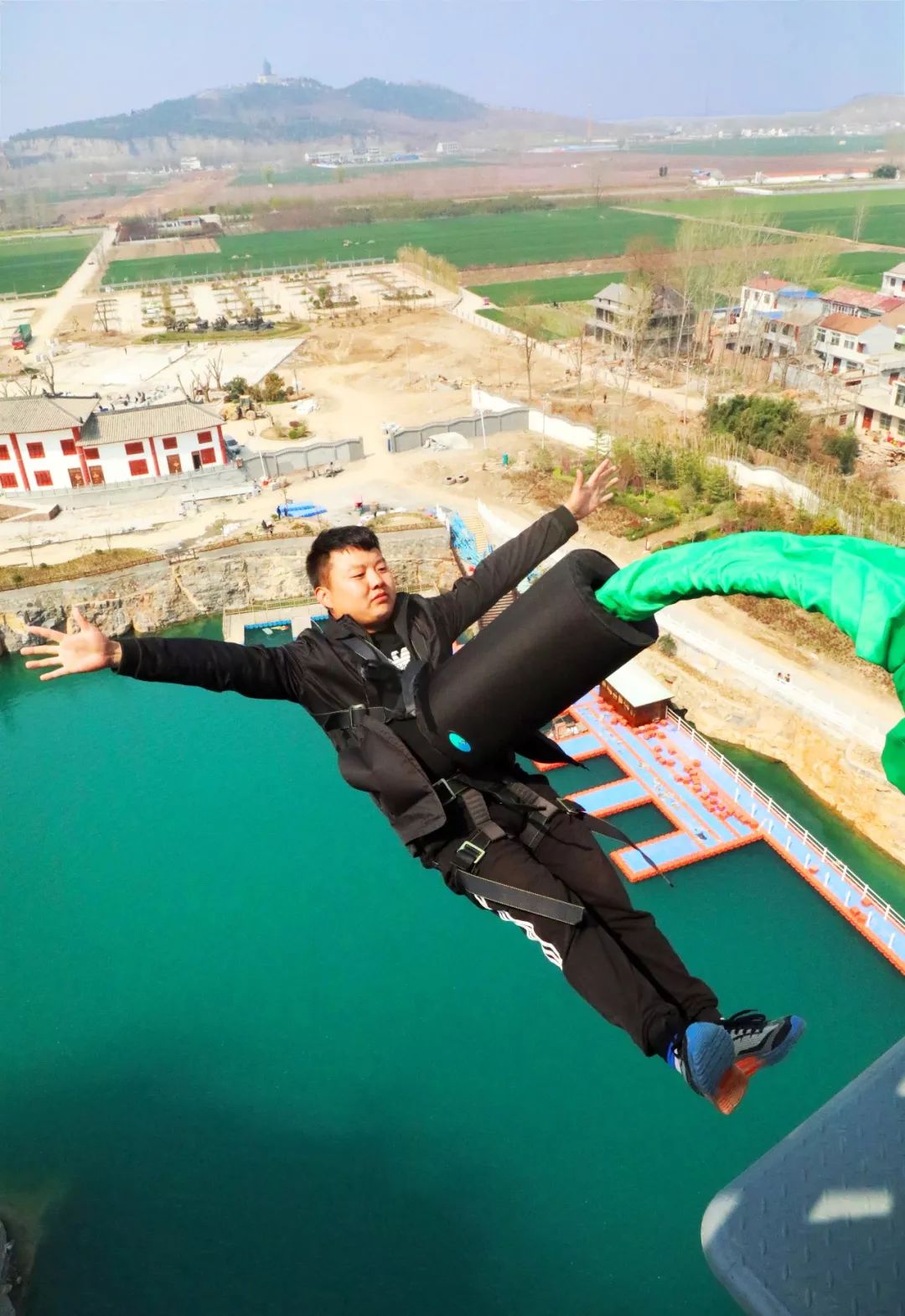 高空蹦极,"网红"玻璃吊桥…来僖山景区就对了!_芒砀山