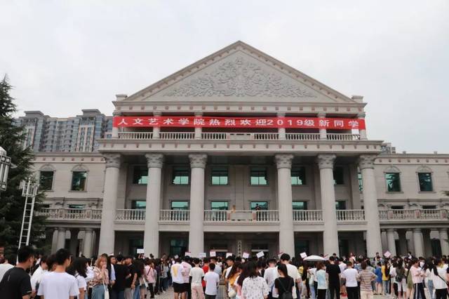 2019级人文艺术学院新生进行校园文化教育