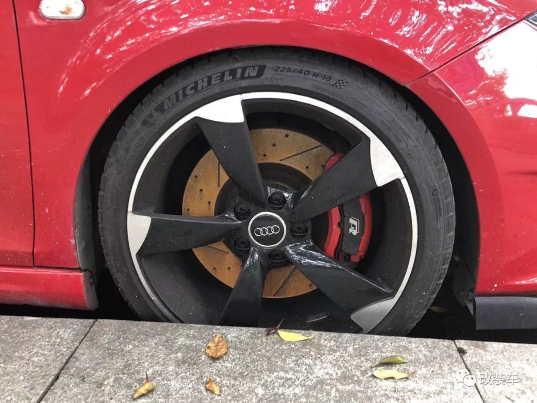 换上奥迪rs5刀锋轮毂的西雅特毫无违和感