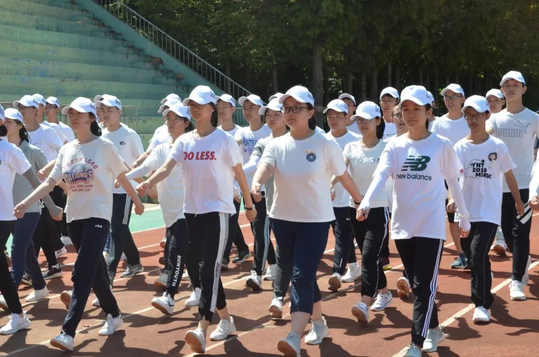 备战阅兵精益求精青岛二中2019级新生军训第三天速记