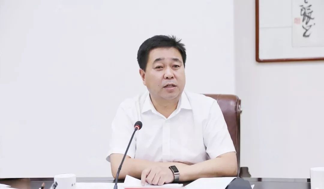 8月30 日,县委副书记,县长王文佳主持召开县委常委会议.