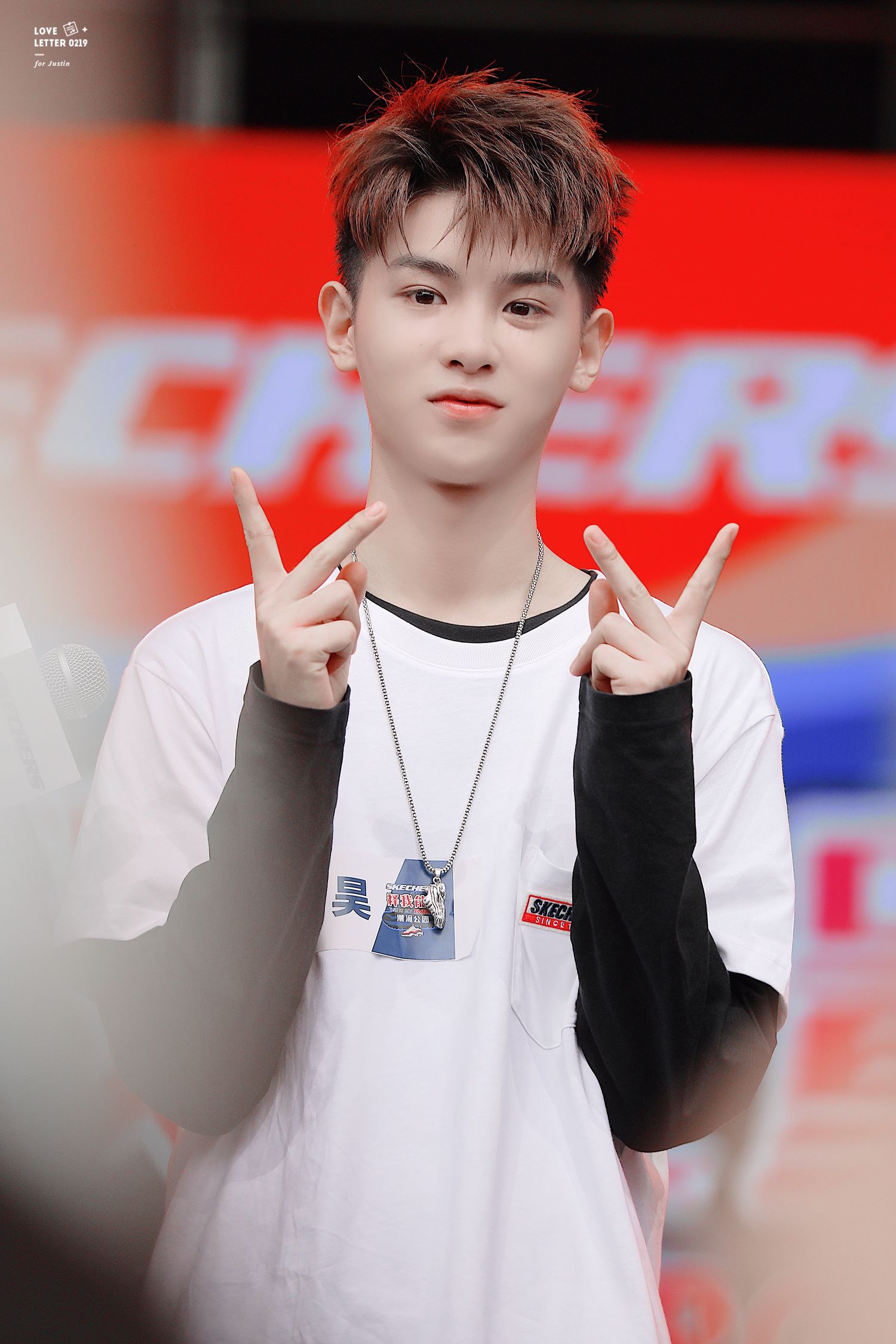 justin今日出席上海品牌活动可爱小贾的新鲜饭拍来啦