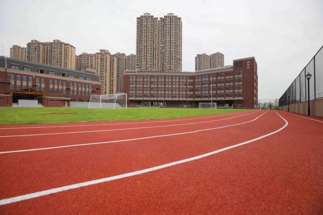 上海市第五中学搬进彩虹湾填补该区域教育资源短板