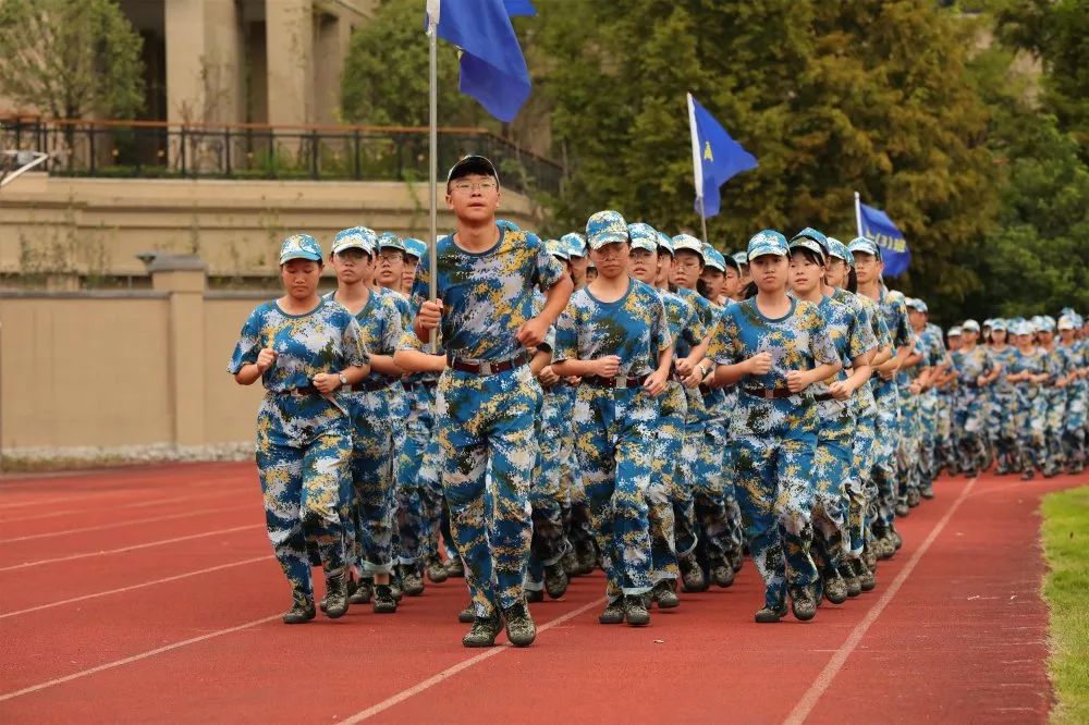 用硬核军训体验开启硬核高中生涯记丽水中学2019级高一新生军训体验