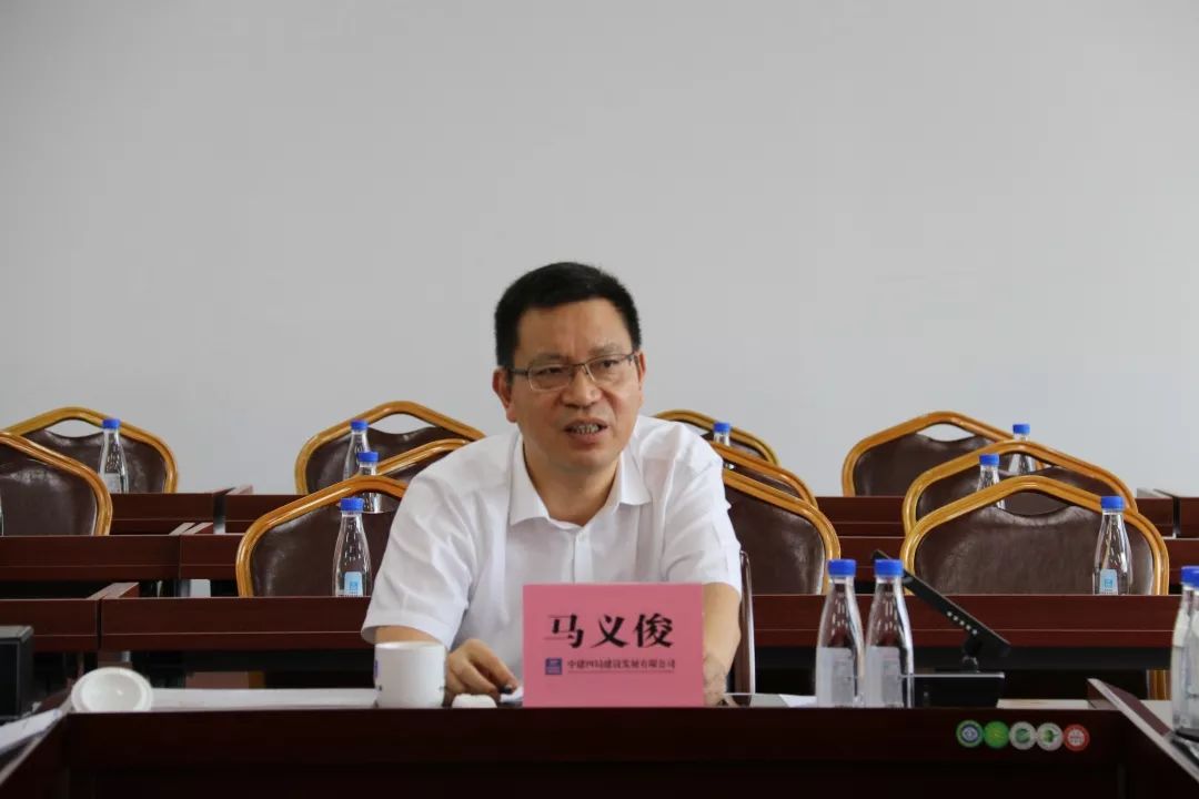 中建四局党委副书记,总经理马义俊听取了四局发展公司党委副书记,执行