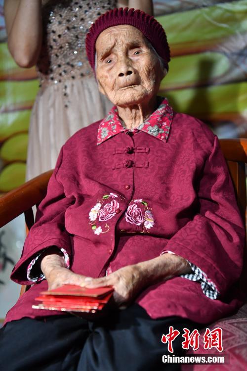 成都最长寿老人迎119岁生日现已六世同堂