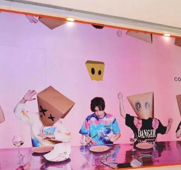 薛之谦服装店开业生意太火爆,排队要5小时不到半小时销售一空,网友