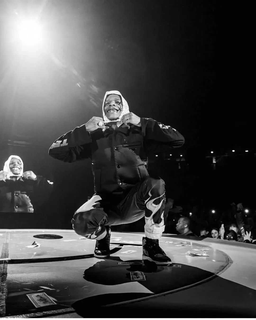 看世界为什么斯拉夫大妈头巾蹿红全球