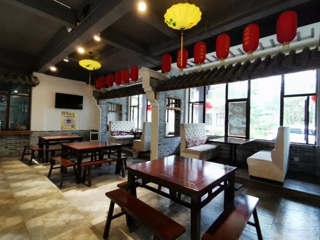 这家店光听名字,就知道很好吃~_蒙自