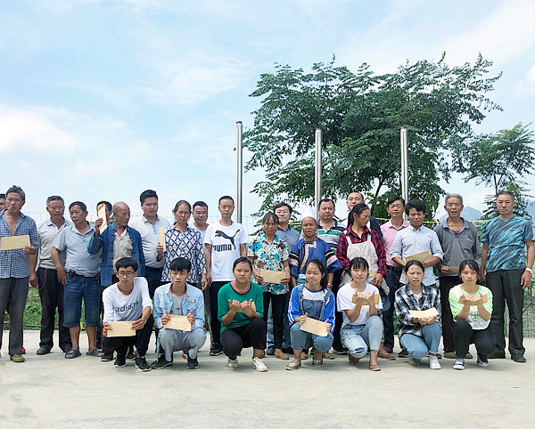 李秀松说,近几年来,长流走出很多优秀大学生,这是