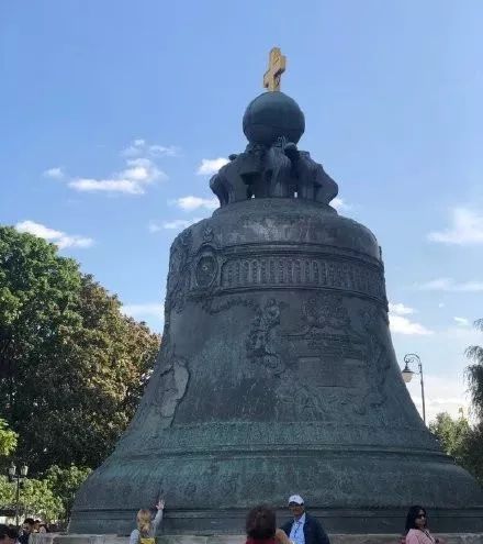 钟王铸造于18世纪上半期,当时准备把它放在伊凡大帝