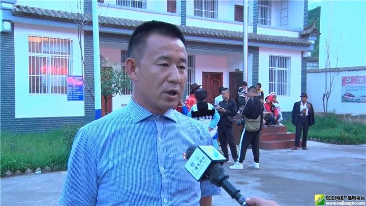 同跳一支舞同唱一首歌同吃一碗饭民族团结之花在这里竞相绽放