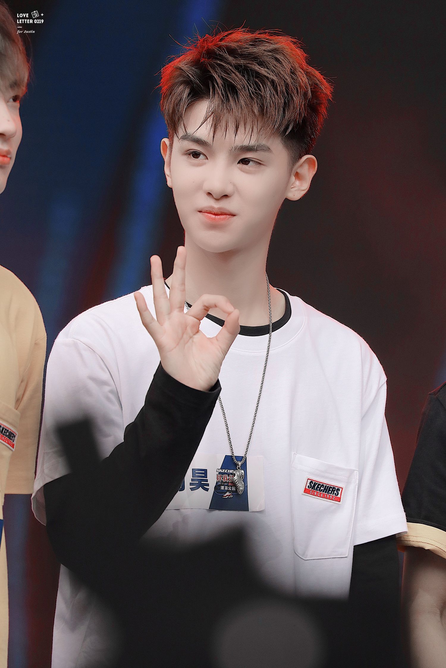 justin今日出席上海品牌活动可爱小贾的新鲜饭拍来啦