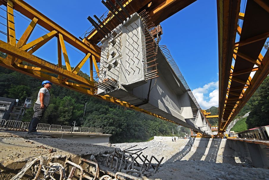 文成人的高速梦快圆了文瑞高速主线路基全幅贯通年底前全线建成通车