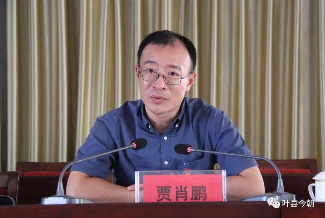 贾肖鹏致辞时强调,花生是我县最主要的经济作物,要