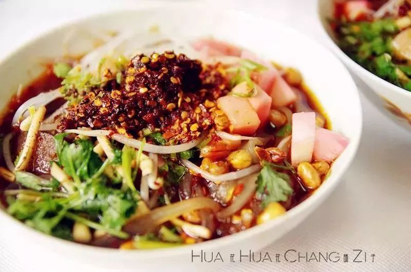 卤粉 //91卢记关岭超薄卷粉店:可以看到剪粉的制作过程,位置在