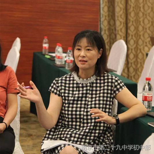 王晓青主任魏宏波主任朱敏龙副校长对新学期开学工作进行布置.