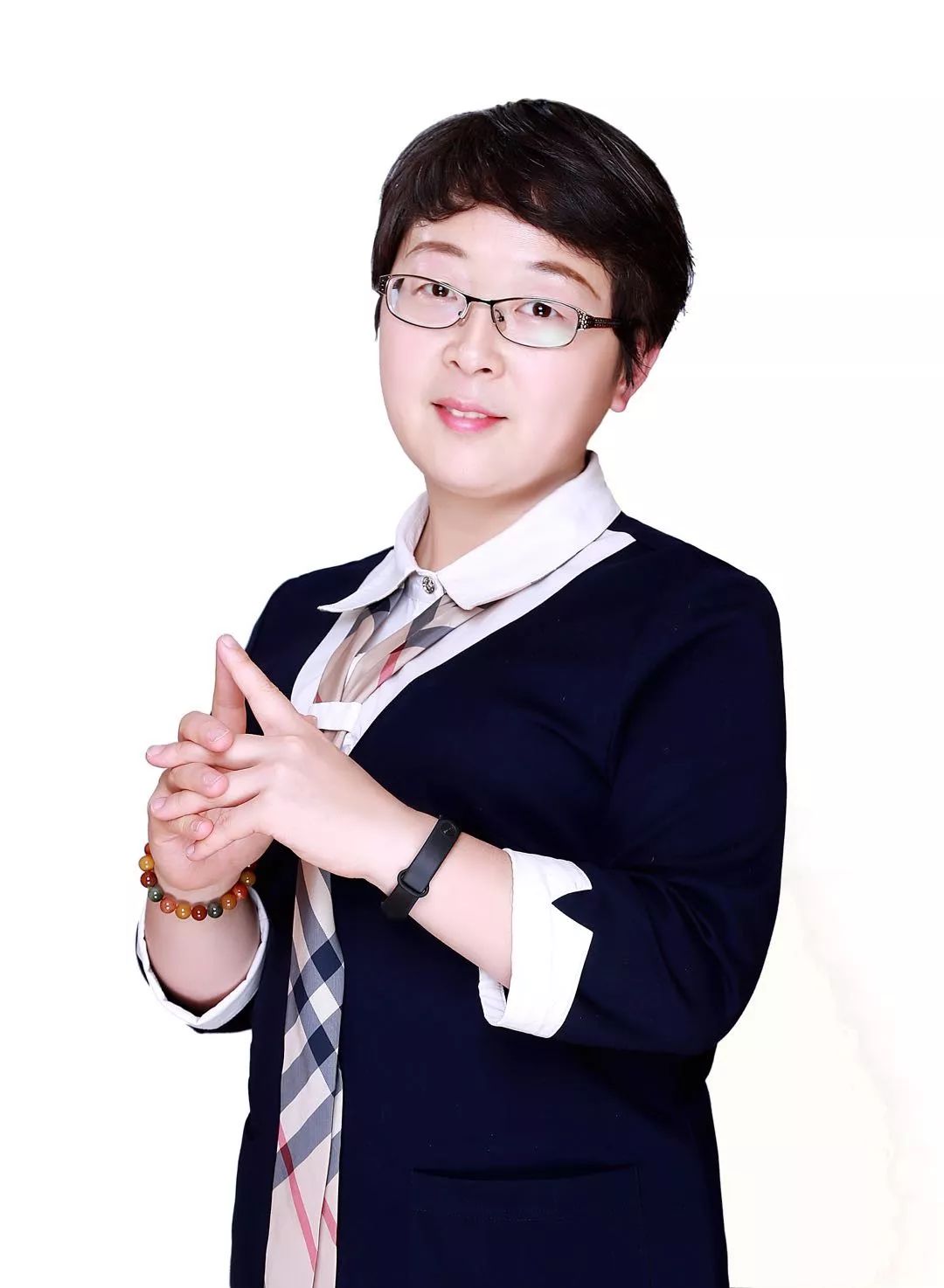 通辽市首批阅读推广人,科尔沁书虫讲师团成员,自治区优秀教师,自治区