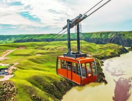 这里有绝佳的构图,轻松一拍就出大片 秋天的喀拉峻是醉人的美 水草染