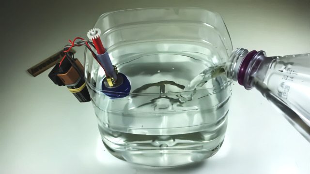 自制实用的水位警报器手能力真厉害